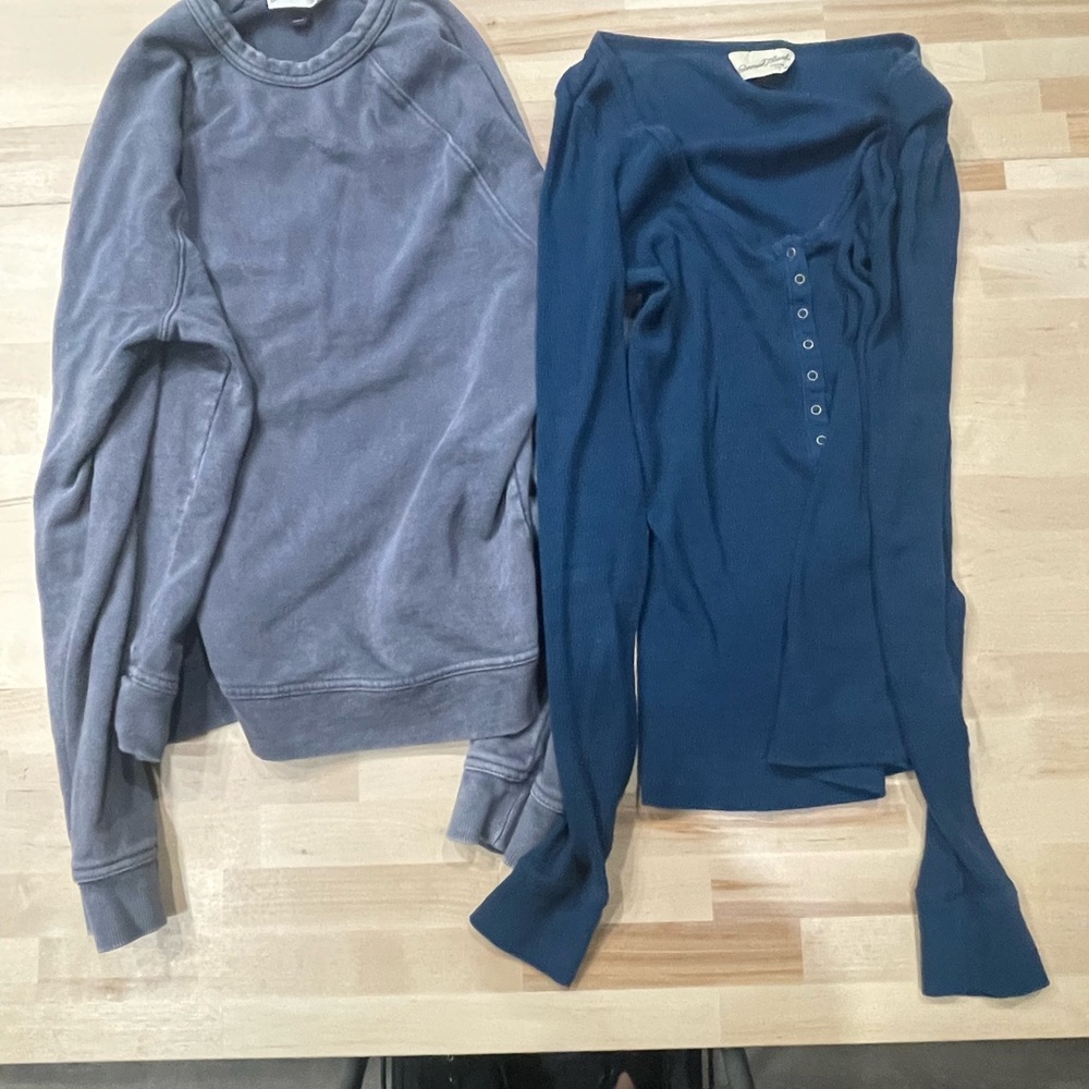 Universal threads Gray and Blue Long Sleeve Tops